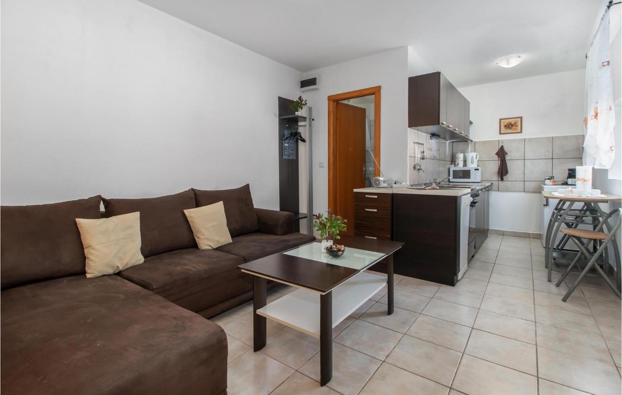 Nice Apartment In Smrika With Kitchen 외부 사진