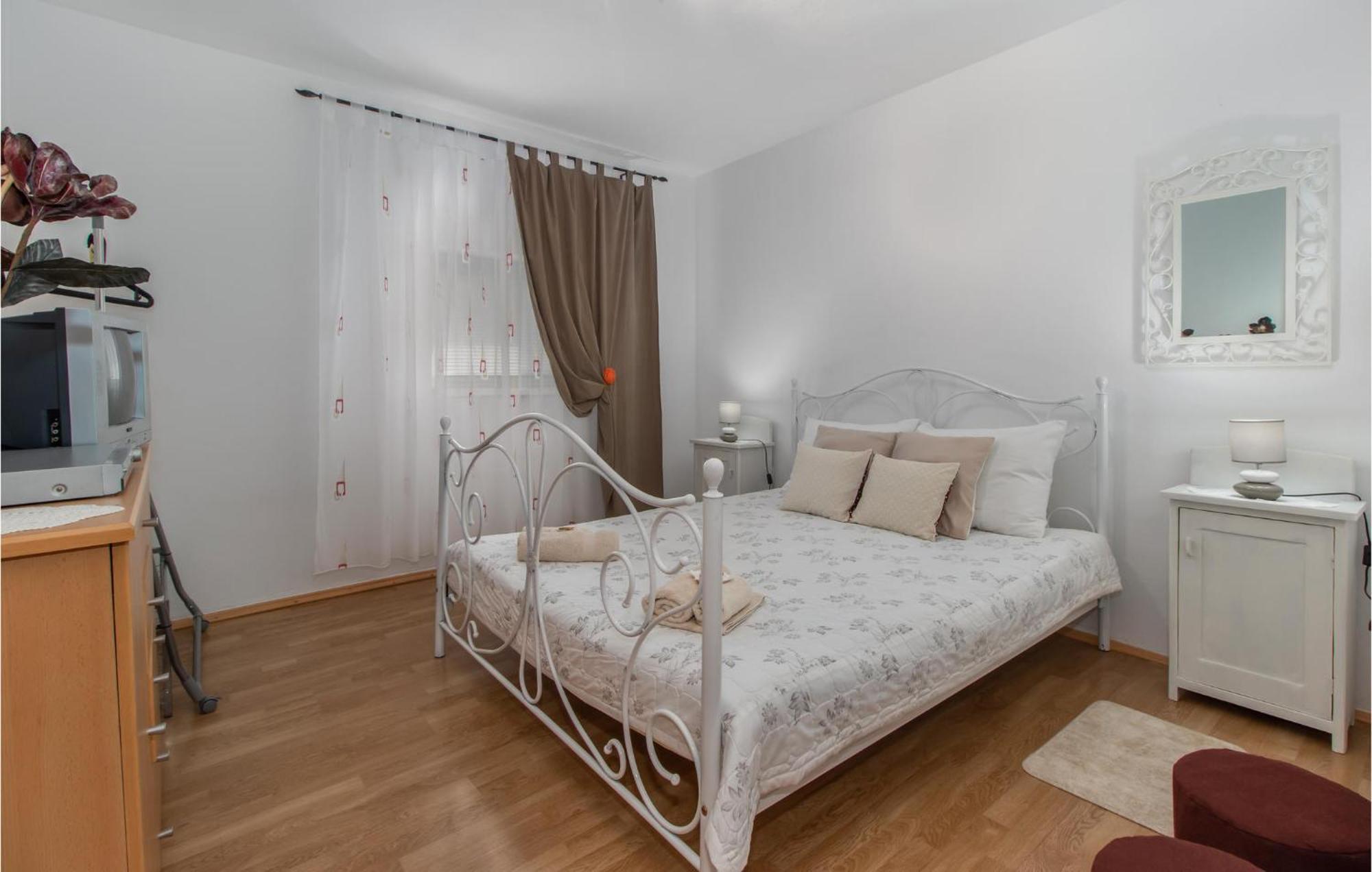 Nice Apartment In Smrika With Kitchen 외부 사진